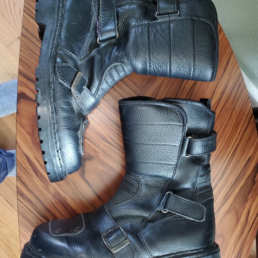 Motorcycle riding boots